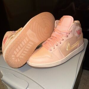 Women's Washed Coral | Pink Salt Air Jordan 1 Mid SE